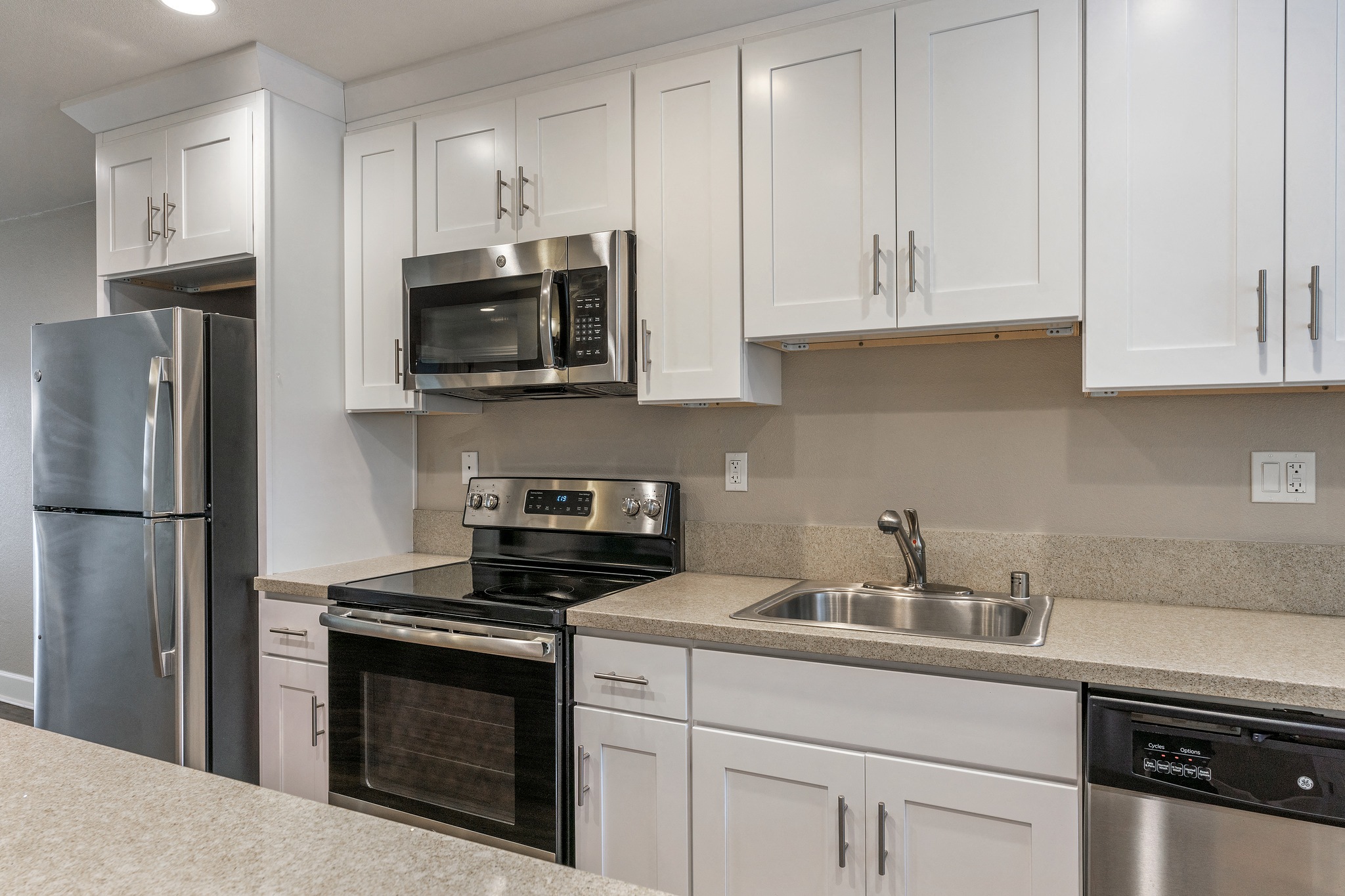 Pentagon Apartments photo 4